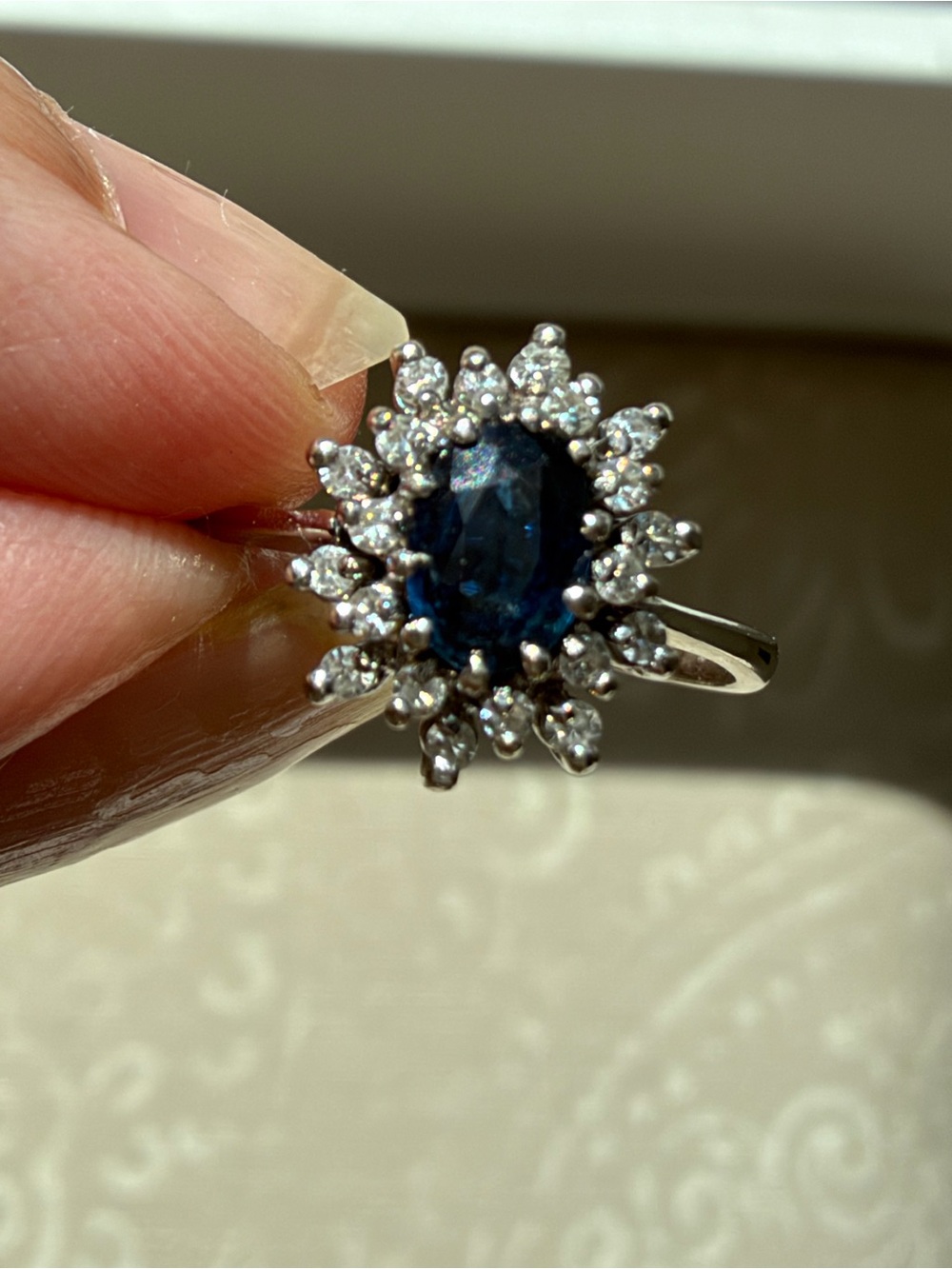 14k white gold natural blue sapphire & diamonds ring size 8 beautiful!
